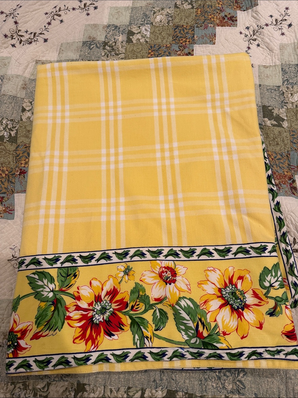 Williams and Sonoma Yellow Plaid Floral Border Table Linen